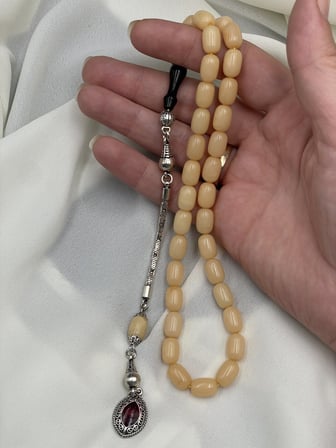 El Boy Alpaka Püsküllü Beyaz Hamur Sıkma Kehribar Tesbih (7x11 mm)