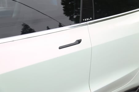TESLA MODEL Y LEGACY VE JUNİPER İÇİN UYUMLU KAPI KOLU DEKORATİF KAPLAMA MAT KARBON