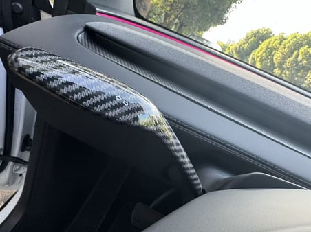 TESLA MODEL Y JUNİPER İÇİN UYUMLU DİREKSİYON SİNYAL KOLU KAPAĞI PARLAK KARBON