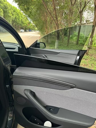 TESLA MODEL Y JUNİPER İÇİN UYUMLU KAPI DÖŞEMESİ ÜST KISIM KAPLAMA 4 PARÇA MAT KARBON