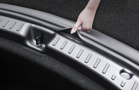 TESLA MODEL Y JUNİPER İÇİN UYUMLU ARKA BAGAJ EŞİK KORUMA 