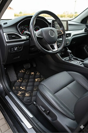 Dekoratif Oto Paspas Takımı – Universal Kesim Siyah Altın Desen 4 Parça Araba Paspası