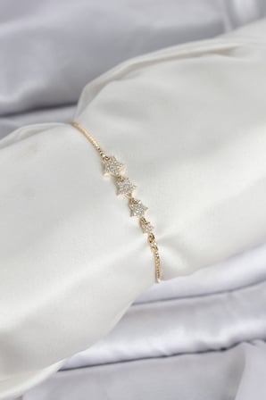 Gold Renk Zirkon Taşlı Yıldız Model Asansörlü Kadın Bileklik 5886