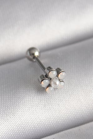 316L Çelik Gümüş Renk Zirkon Taşlı Çiçek Model Tragus Piercing 5886