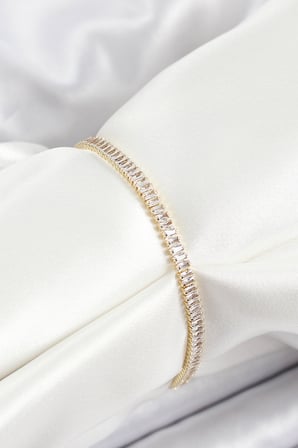 Pirinç Zirkon Taşlı İnce Su Yolu Model Gold Renk Kadın Bileklik 5886