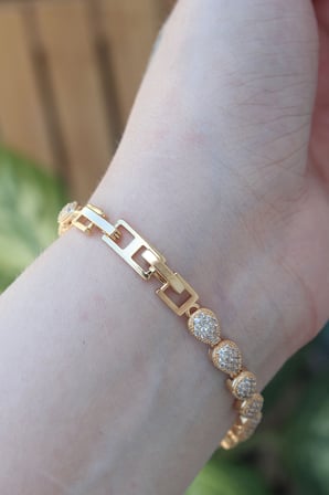 Vip Seri Pirinç Zirkon Taşlı Gold Renk Damla Model Bileklik 5886