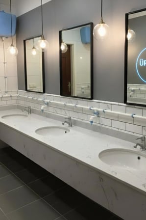 Hilal Kimya Merkezi Depolu 20 Lt 6 Musluklu Alttan Basmalı-Sıvı Sabunluk Sistemi–Okul, Cami, Toplu Kullanım İçin - Beyaz