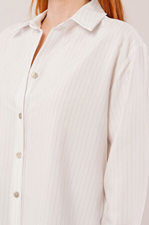 İnce Çizgi Detaylı Beyaz Gömlek