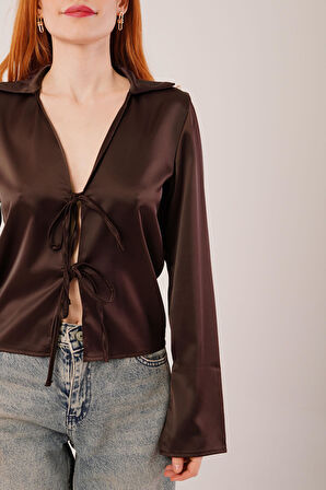 Önden Bağlama Detaylı Saten Kahverengi Bluz