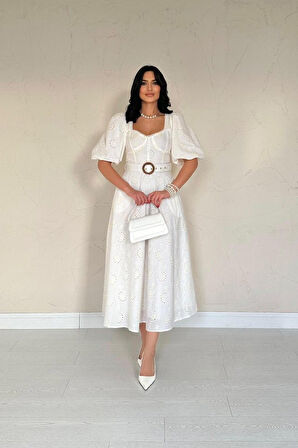 Ekru Göğüs Kup Detaylı Kemerli Brode Elbise