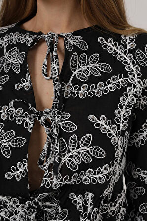 Fiyonk Bağlamalı Brode Bluz - Siyah