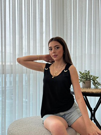 Kadın Askılı V Yaka Kuş Gözü Detaylı Viskon Bluz