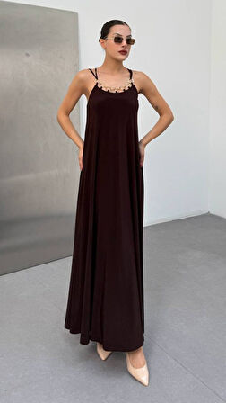 Kadın Omuz Askılı Kuş Gözü Zincir Detay Sandy Kumaş Maxi Boy Elbise