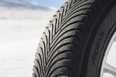 Michelin 225/45R17 91V ZP RFT Alpin 5