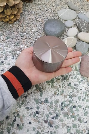 Gri 75 mm Herbal Öğütücü Parçalayıcı, Tütün ve Baharat İçin 75 mm