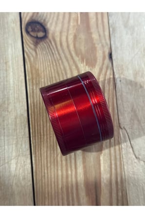 50mm çaplı çok katmanlı baharat öğütücü, mıknatıslı kapaklı, şık tasarım