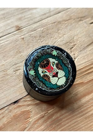 4 Katlı 50mm Aslan Burcu Grinder, Yapışmaz Hazne, Mıknatıslı Tasarım
