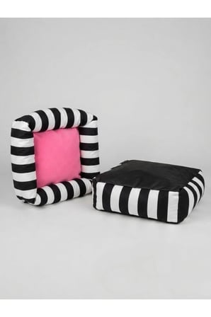 Yumuşak Kare Zebra Desenli Köpek ve Kedi Yatağı, Konfor ve Şıklık
