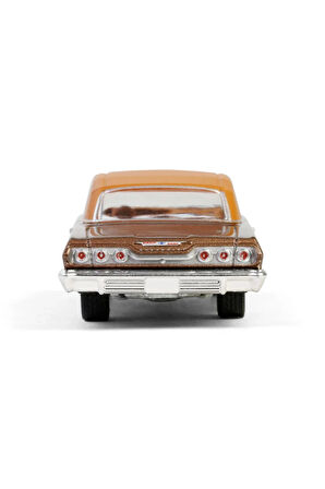 Kız Çocuk Oyuncak Greenlight 1/64 California Lowriders Series 6- 1963 Chevrolet