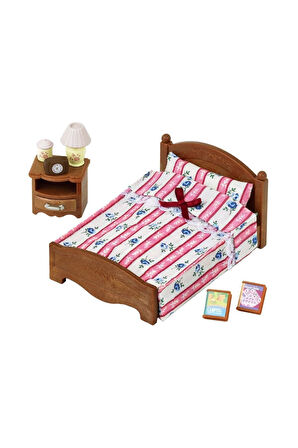 Kız Çocuk Oyuncak 5019 Sylvanian Families İki Kişilik Yatak Seti figürler ayrı s