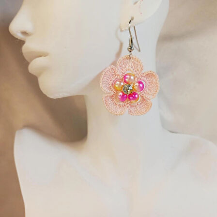 Crystal Atelier El Yapımı Örgü Çiçek Küpe, İp Küpe, Etnik Otantik Sallantılı Çiçek Küpe, Ebruli İnci Küpe, İncili Küpe, Barok İnci Küpe, Kadın Küpe, Beyoğlu Taşlı Çiçek Küpe, Vintage Taşlı Çiçek Küpe