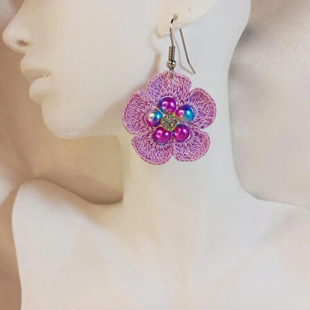 Crystal Atelier El Yapımı Örgü Çiçek Küpe, İp Küpe, Etnik Otantik Sallantılı Çiçek Küpe, Ebruli İnci Küpe, İncili Küpe, Barok İnci Küpe, Kadın Küpe, Beyoğlu Taşlı Çiçek Küpe, Vintage Taşlı Çiçek Küpe