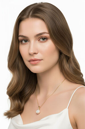 Dört Tırnaklı Pırlantalı (0,028 Karat) Doğal İnci Kolye 5 mm