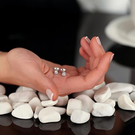 Pırlanta Tektaş Küpe