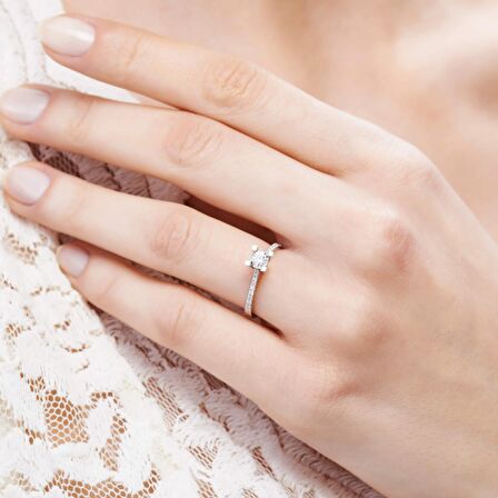 Pırlanta Tektaş Yüzük