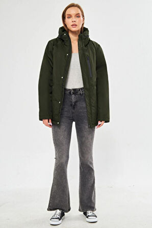 İçi Astarlı Su ve Rüzgar Geçirmez Cepli Kapüşonlu Kadın Mont