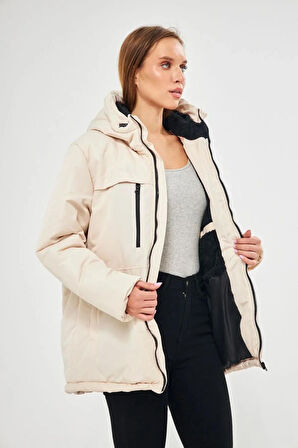 İçi Astarlı Su ve Rüzgar Geçirmez Cepli Kapüşonlu Kadın Mont