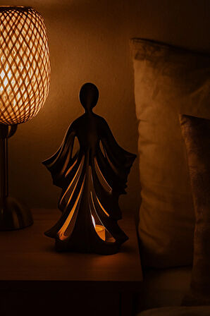 Kadın Figürlü Dekoratif Mumluk, Güç ve Zarafeti Simgeleyen Bohem Tasarım, Reçine, Ev Ofis Dekoru