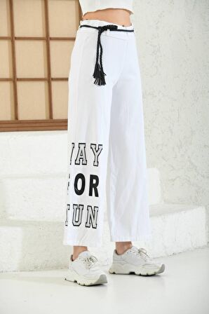 Taş İşlemeli Geniş Paçalı ve Deri Kemerli Beyaz Kadın Pantolon