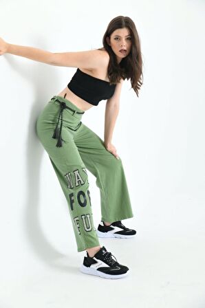 Taş İşlemeli Geniş Paçalı ve Deri Kemerli Yeşil Kadın Pantolon