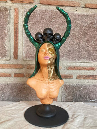 Hel in Gölgesi: İskandinav Mitolojisinden Esintiler