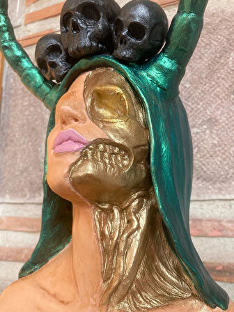 Hel in Gölgesi: İskandinav Mitolojisinden Esintiler