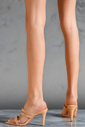 Siyah Rugan İnce Bant Detaylı Zarif Kadın Topuklu Terlik Şık Görünüm Yazlık