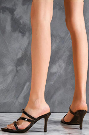 Siyah Rugan İnce Bant Detaylı Zarif Kadın Topuklu Terlik Şık Görünüm Yazlık