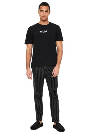 Erkek Çizgili Pijama Takımı Bisiklet Yaka Kısa Kollu Fonksiyonel Dayanıklı Kaliteli Modern