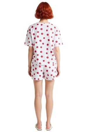 Kadın Yazlık Kısa Kollu Çilekli Pijama Takımı %100 Pamuk Regular Kalıp Konforlu Kesim