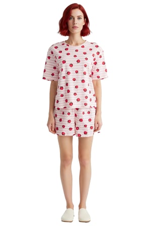 Kadın Yazlık Kısa Kollu Çilekli Pijama Takımı %100 Pamuk Regular Kalıp Konforlu Kesim