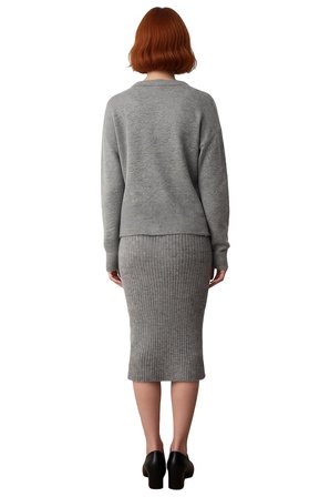 Kadın Bodycon Midi Etekli V Yaka Triko Hırka İkili Takım Yumuşak Dokusuyla Günlük Şıklık Sunar
