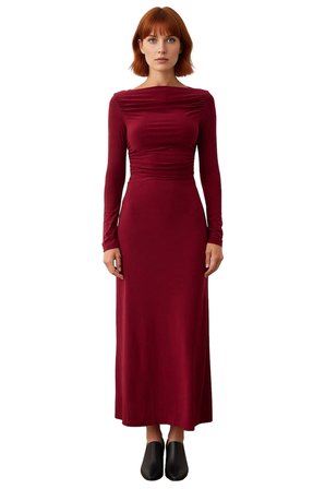 Kadın Kayık Yaka Bodycon Uzun Kollu Midi Elbise Büzgü Detaylı Örme Kumaş Tüm Sezonlar İçin Şık