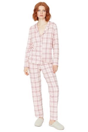 Kadın Ekose Gömlek Yaka Pijama Takımı Fonksiyonel Dayanıklı Kaliteli Konforlu Estetik Spor