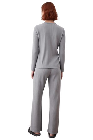 Kadın Füme Dokulu Fitilli Gömlek Yaka Pijama Takımı Fonksiyonel Dayanıklı Kaliteli Estetik