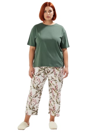 Kadın Çiçekli Kapri Pijama Takımı Fonksiyonel Dayanıklı Kaliteli Konforlu Estetik Premium Şık