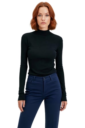 Kadın Beyaz Fitted Vücuda Oturan Dik Yaka Uzun Kol Esnek Örme Bluz Günlük Kullanım İçin İdealdir