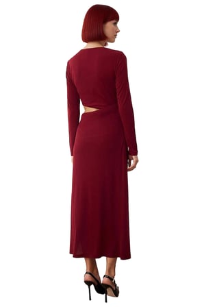 Kadın Bordo Bodycon Kesim Aksesuar ve Bel Cut Out Detaylı Uzun Kollu Maxi Elbise Şıklık Katıyor