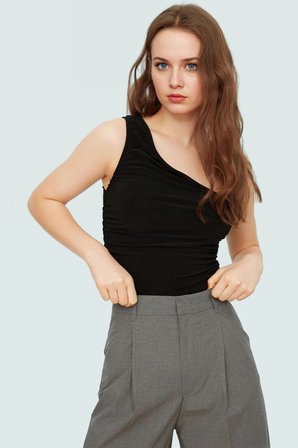 Tek Omuz Kolsuz Örme Bluz Fitted Vücut Mükemmel Uyum Zarifane Tasarım Şık Görünüm