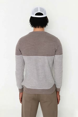 Erkek Slim Fit Bisiklet Yaka Çizgili Triko Kazak Kış Günleri İçin Modern ve Rahat Bir Seçenek